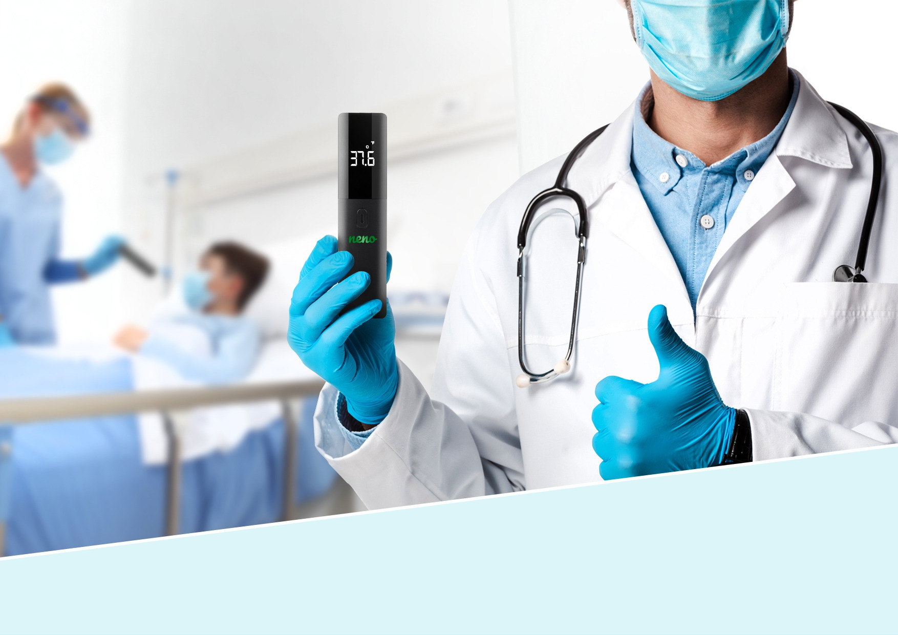 лікар з термометром Neno MedicT02 вимірює температуру дитині