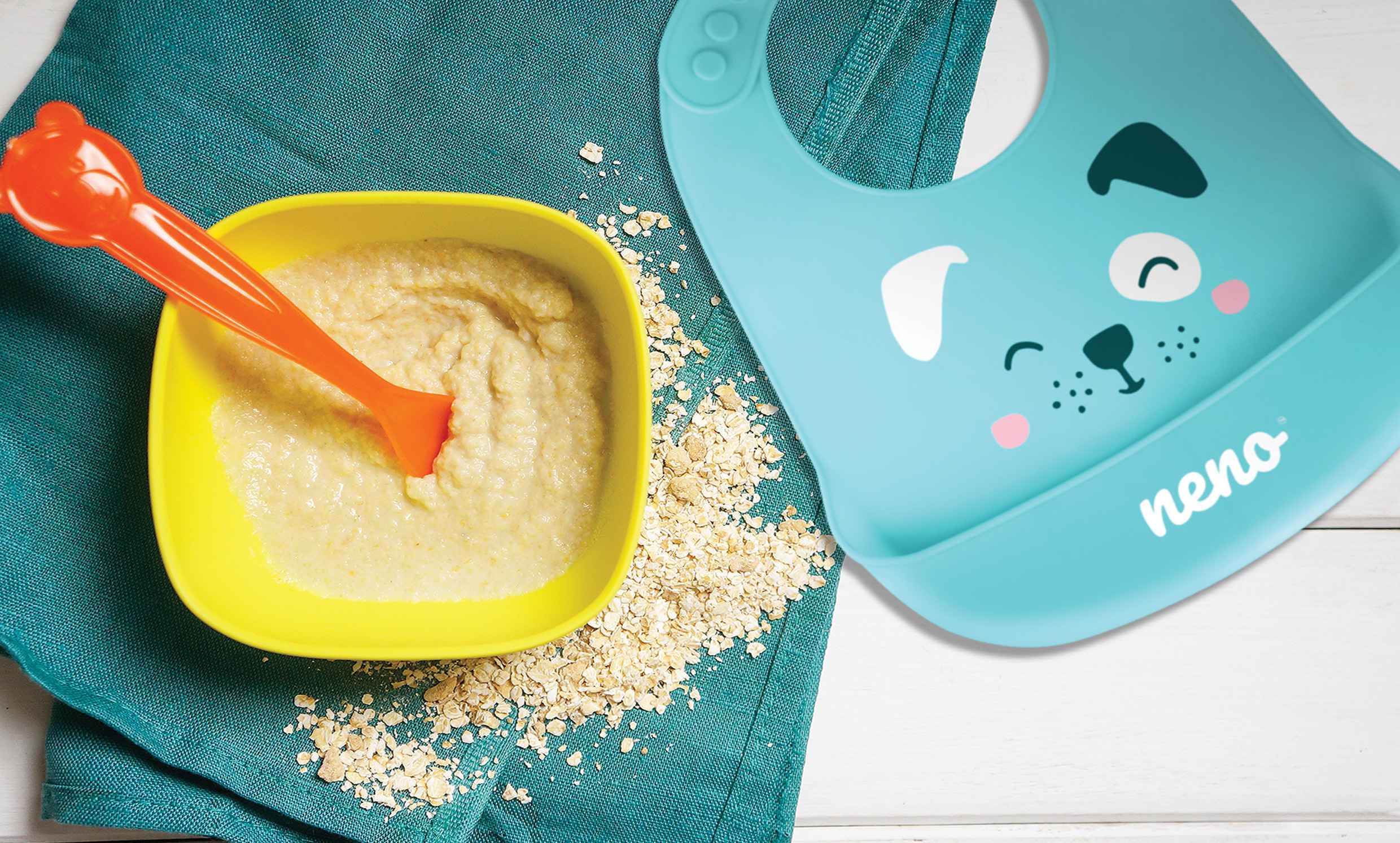 розлита їжа та нагрудник Neno Mantello