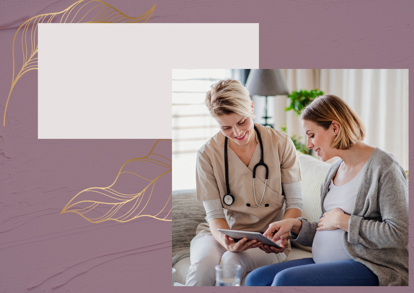 położna i przyszła mama patrzą na tablet