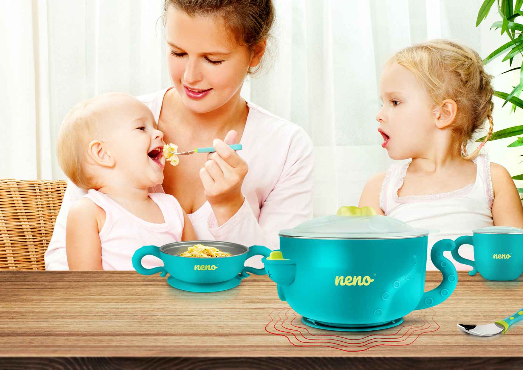 діти їдять за столом в мисках Neno Polpo