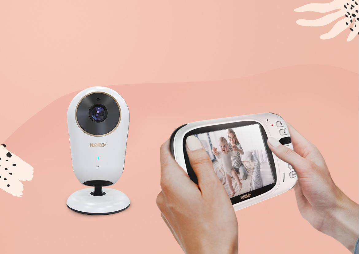 великий дисплей із зображенням жінки з дитиною